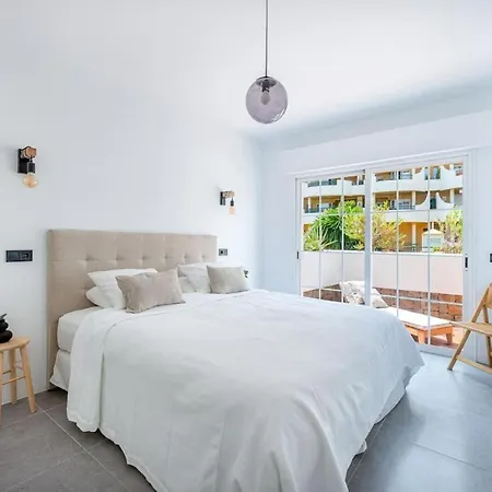 Lolas Apartment